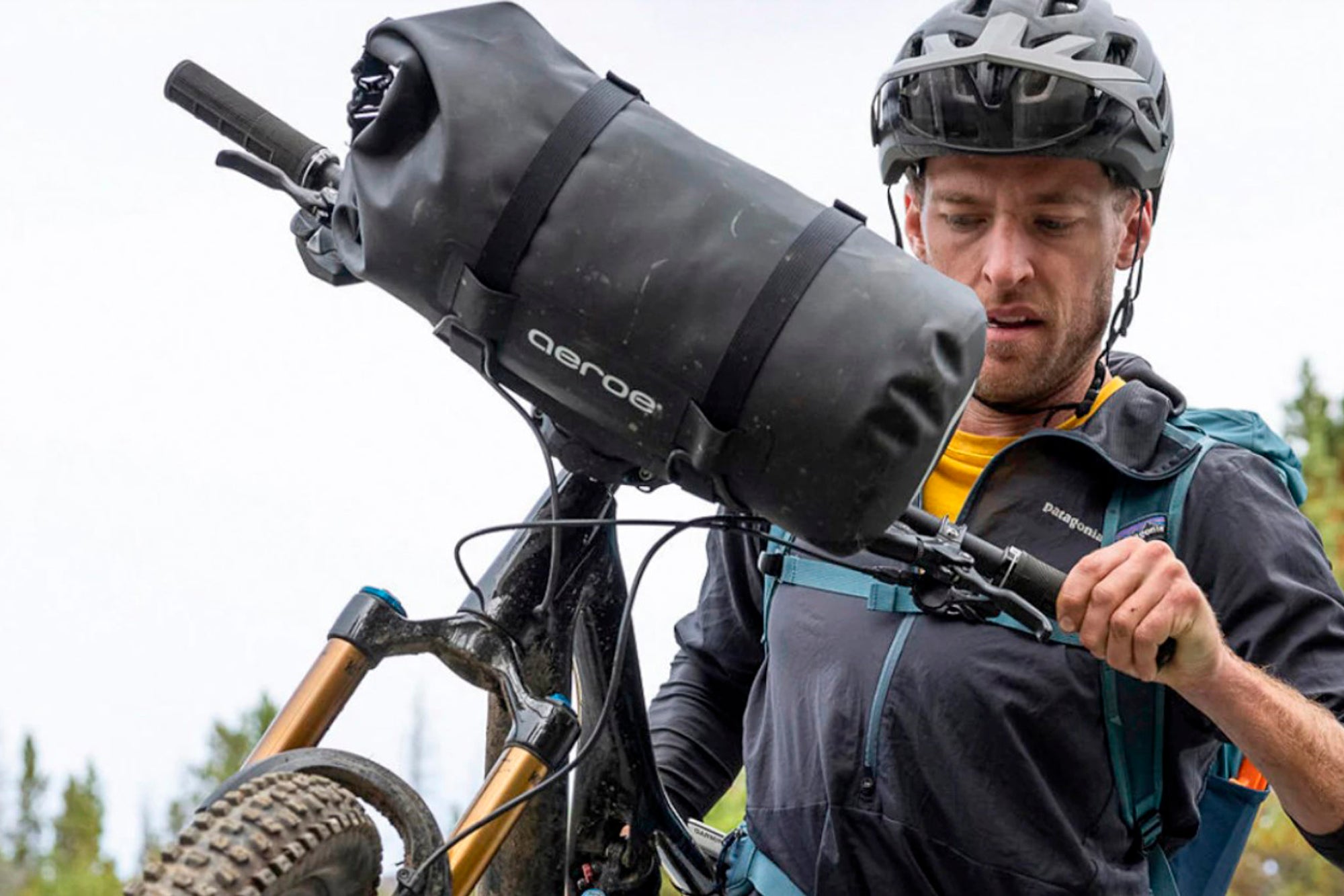patagonia handlebar bag Aeroe Spider Handlebar Cradle & 12 L Dry Bag Combo